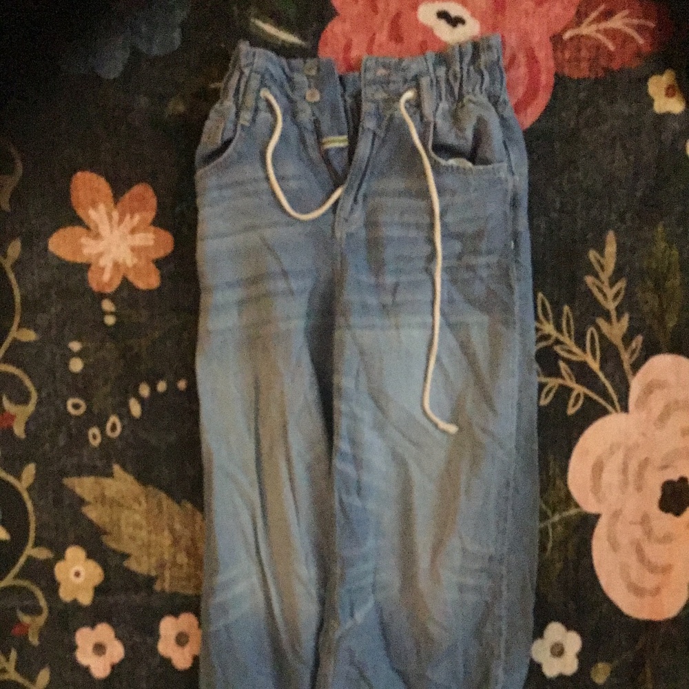 Blue Jeans with stretchy waist band and